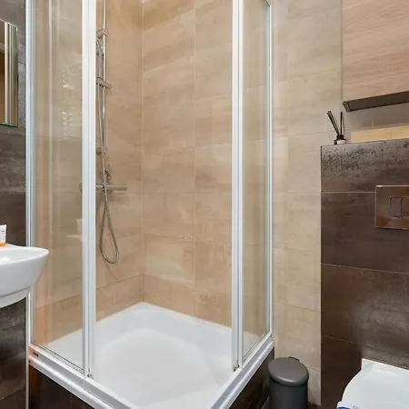 Beautiful Aleje Marcinkowskiego With Balcony By Renters *